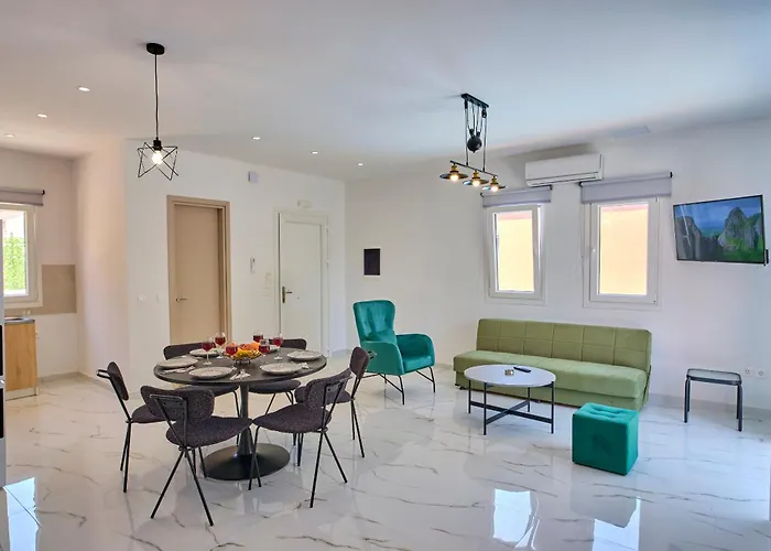 Drastis Escape Villas, By Estia Villa *